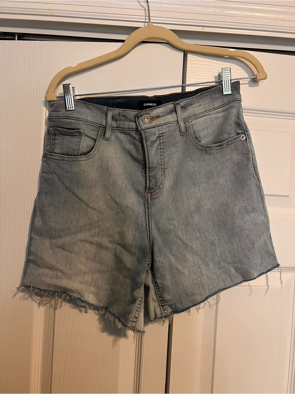 Express Light Wash High-Rise Frayed Hem Denim Shorts 5in - Picture 1 of 4